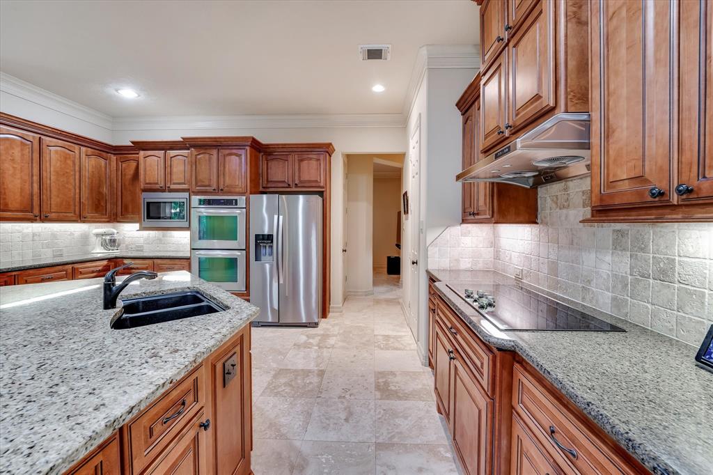 1302 Royal Sands Lane, Kingwood, Texas image 9