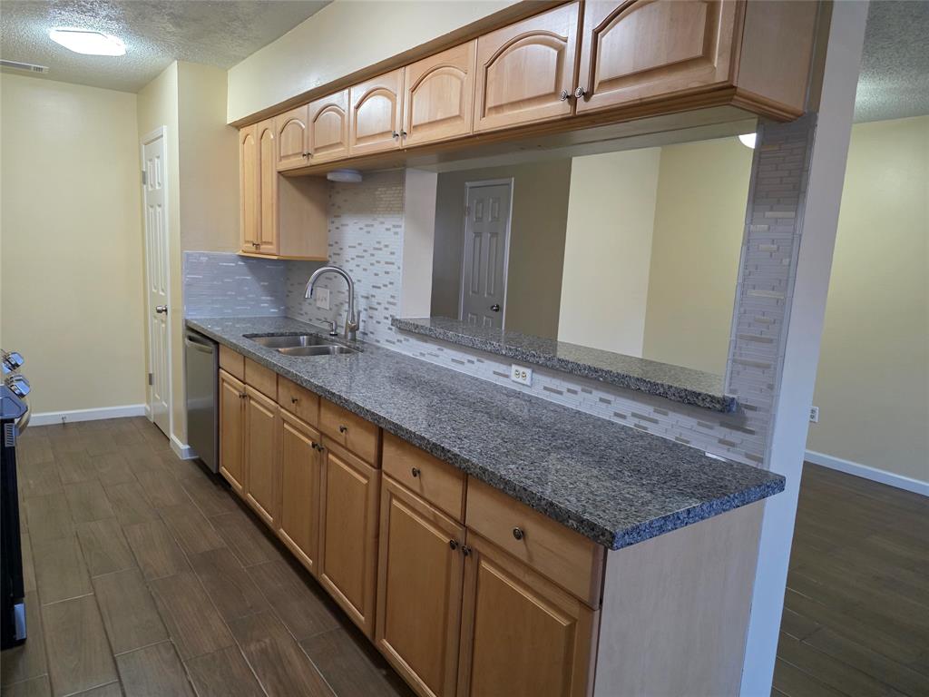6444 Kentwick Drive #24/13, Houston, Texas image 8