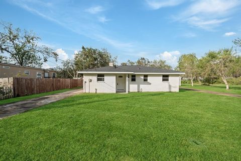 A home in Brazoria