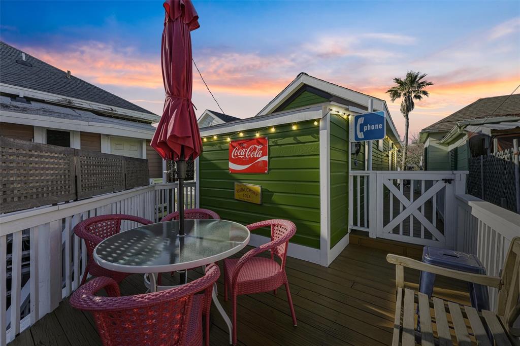 823 Winnie Street, Galveston, Texas image 2