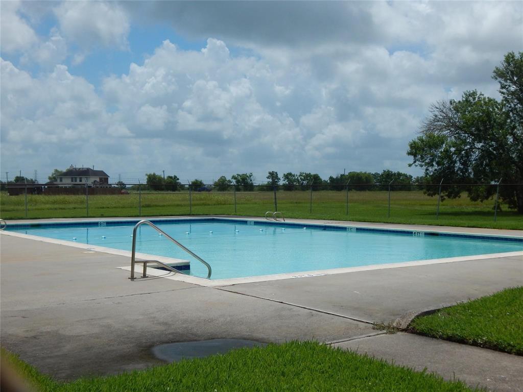 755 Sunset Trail Trail, Angleton, Texas image 15