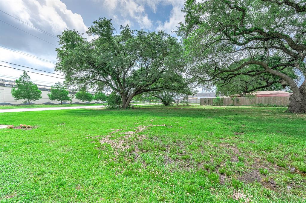 516 Brazosport Blvd South, Clute, Texas image 10