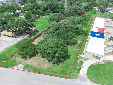Vacant Land For Sale - 516 Brazosport Blvd South<br/> Clute, TX 77531