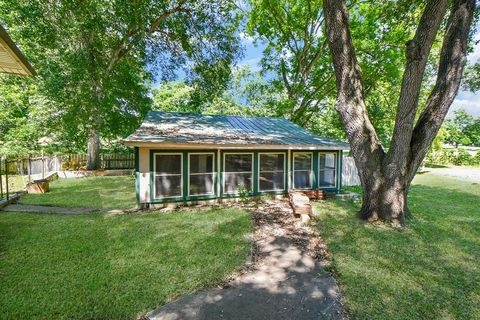 A home in Sealy