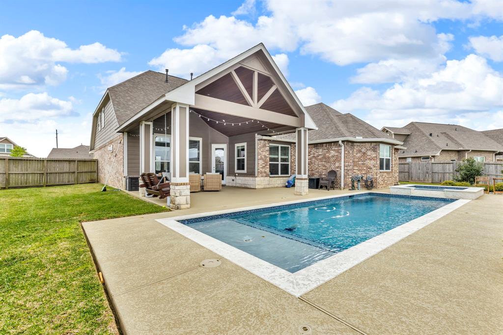 14607 Monmouth Park Drive, Mont Belvieu, Texas image 3