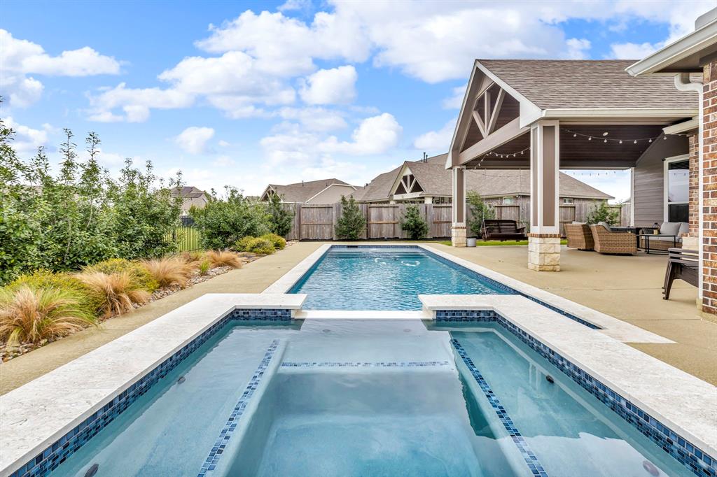 14607 Monmouth Park Drive, Mont Belvieu, Texas image 2