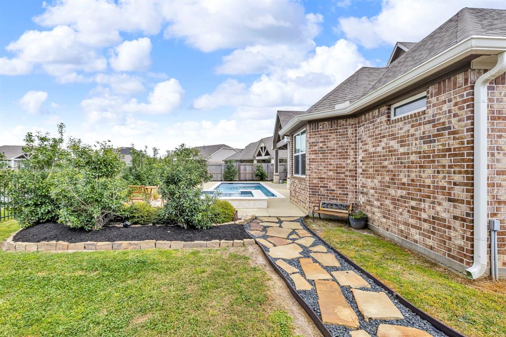 14607 Monmouth Park Drive, Mont Belvieu, Texas image 28