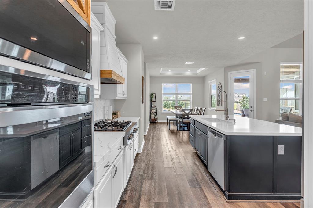 14607 Monmouth Park Drive, Mont Belvieu, Texas image 6