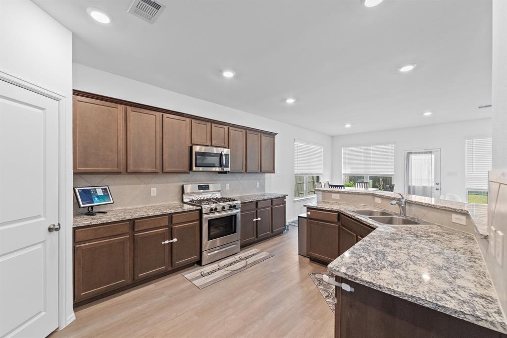 5107 Twin Summit Drive, Rosenberg, Texas image 9