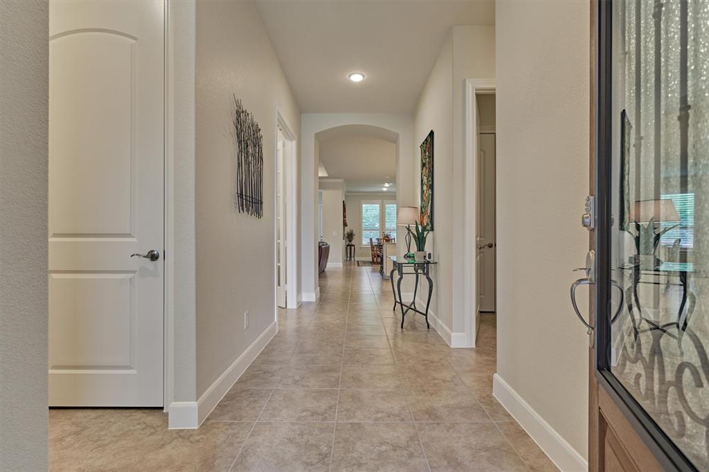 111 Dartmoor Lane, Spring, Texas image 3