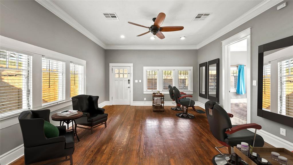 6005 N Main Street, Houston, Texas image 2
