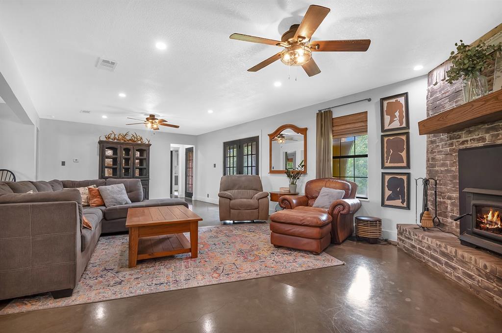 421 County Road 2438, Alto, Texas image 11