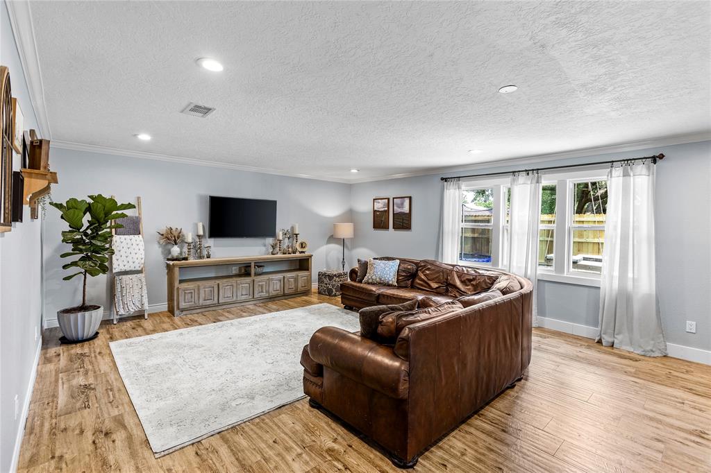 112 April Wind Drive, Montgomery, Texas image 18