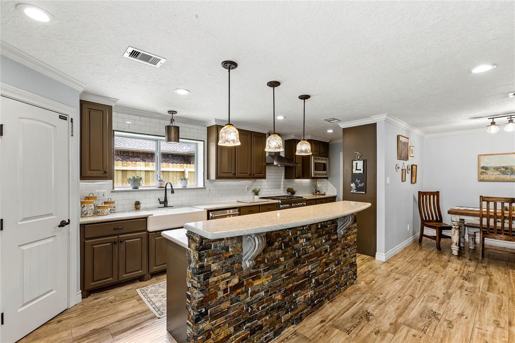 112 April Wind Drive, Montgomery, Texas image 9
