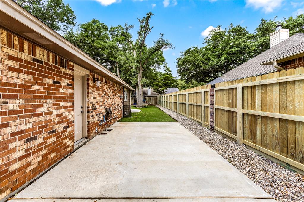 112 April Wind Drive, Montgomery, Texas image 38