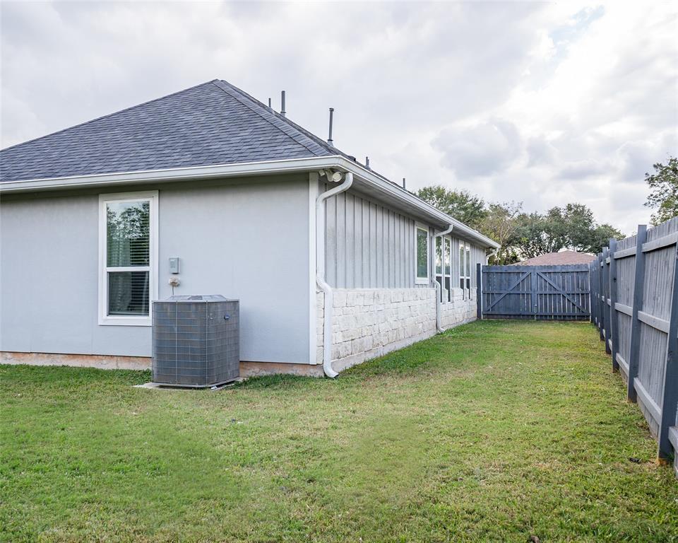 2523 Turberry Drive, West Columbia, Texas image 31