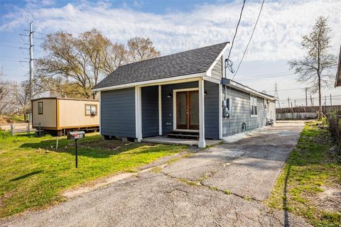 Single Family Residence in Galena Park TX 1104 1st Street 5.jpg