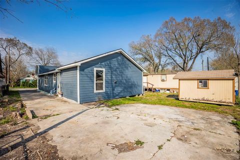 Single Family Residence in Galena Park TX 1104 1st Street 24.jpg