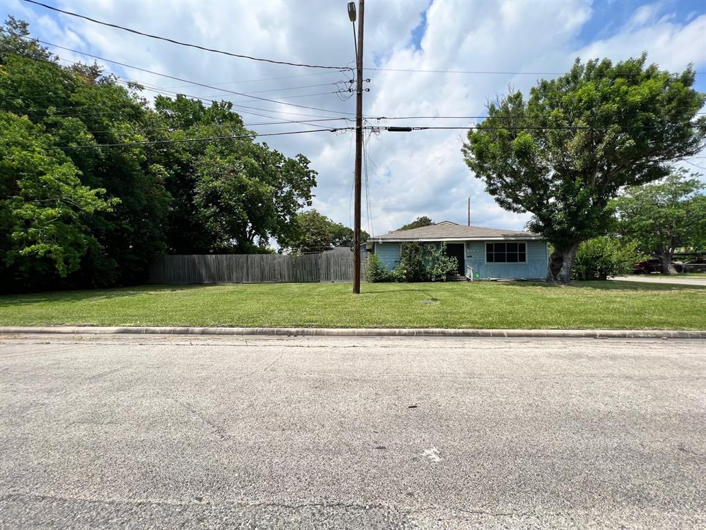 Photo 4 of 18 of 4843 Bricker Street house