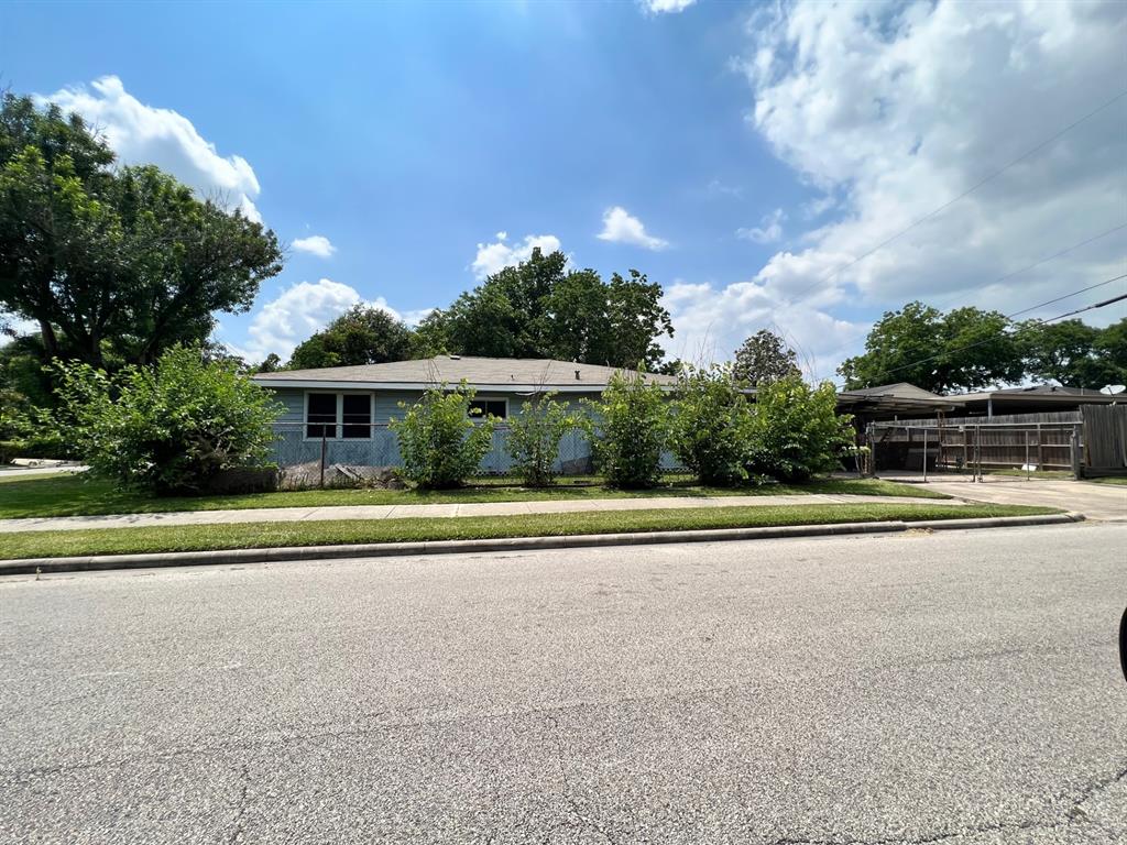 Photo 8 of 18 of 4843 Bricker Street house