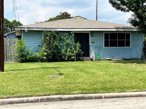 Single Family Residence in Houston TX 4843 Bricker Street.jpg