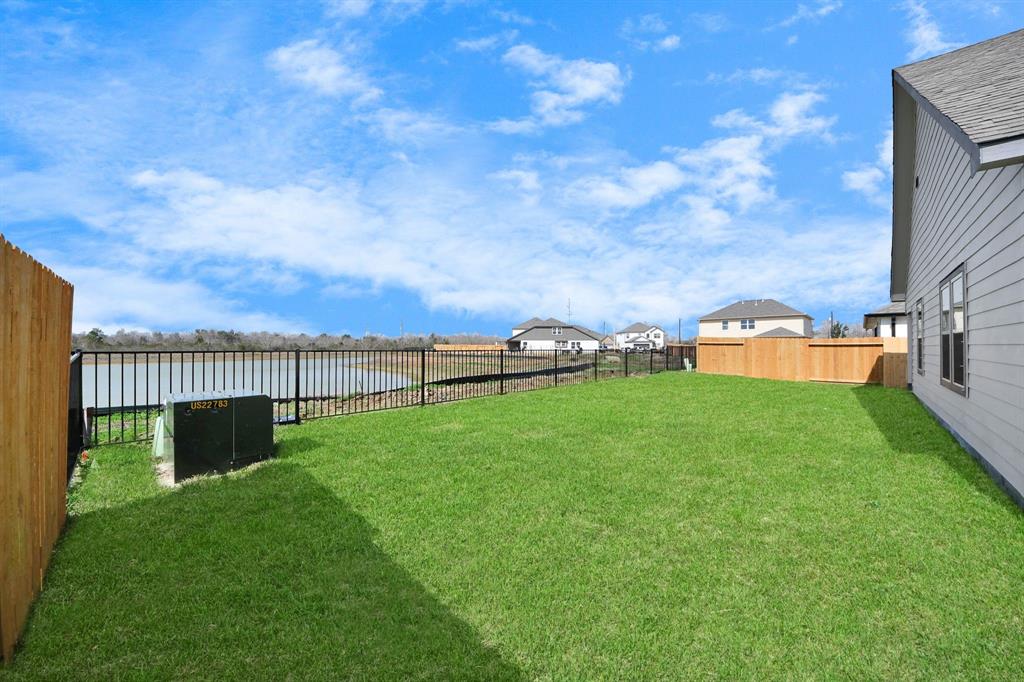 453 Lake Line, Alvin, Texas image 22