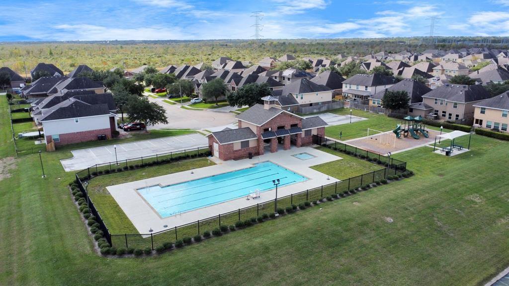 453 Lake Line, Alvin, Texas image 33