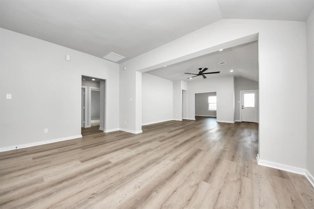 453 Lake Line, Alvin, Texas image 5