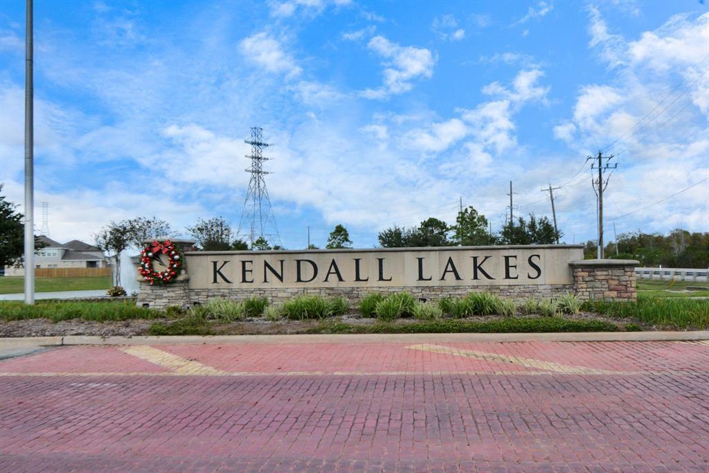 453 Lake Line, Alvin, Texas image 34