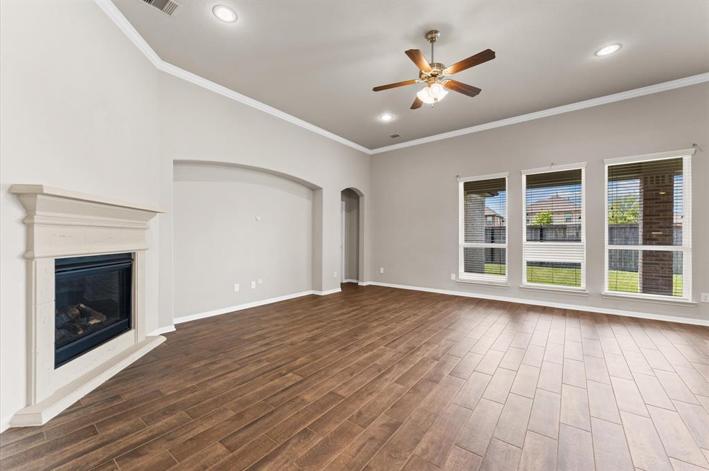 4439 Buentello Drive, Katy, Texas image 7