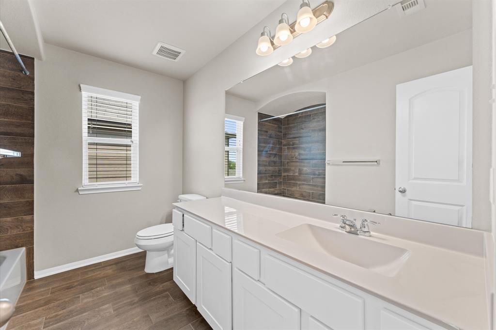 4439 Buentello Drive, Katy, Texas image 18