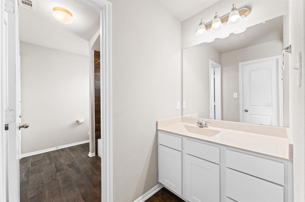 4439 Buentello Drive, Katy, Texas image 13