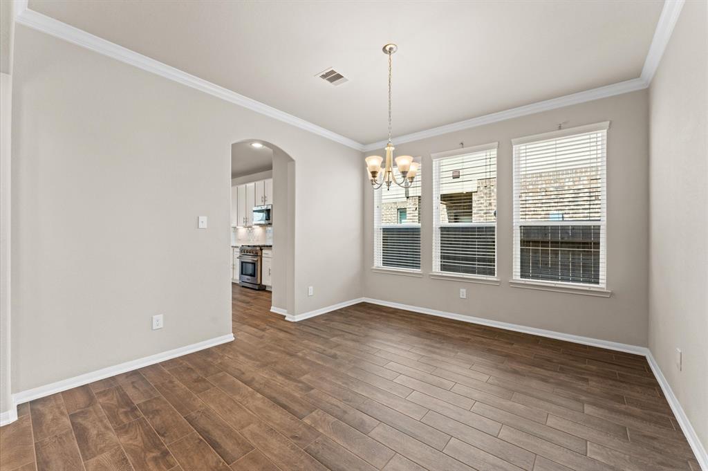 4439 Buentello Drive, Katy, Texas image 6