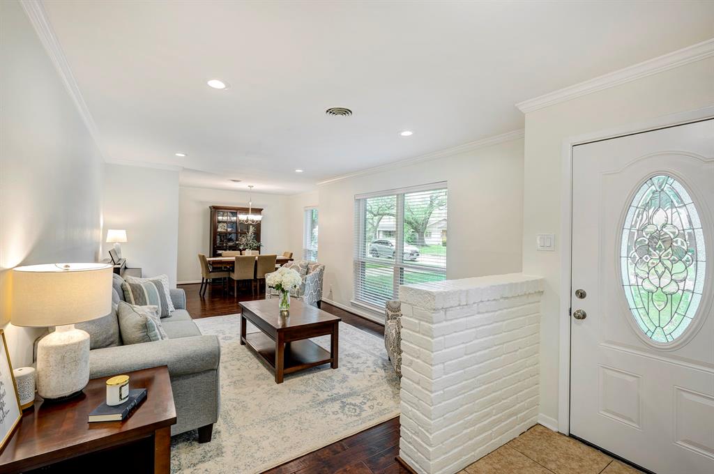 4811 Benning Drive, Houston, Texas image 3
