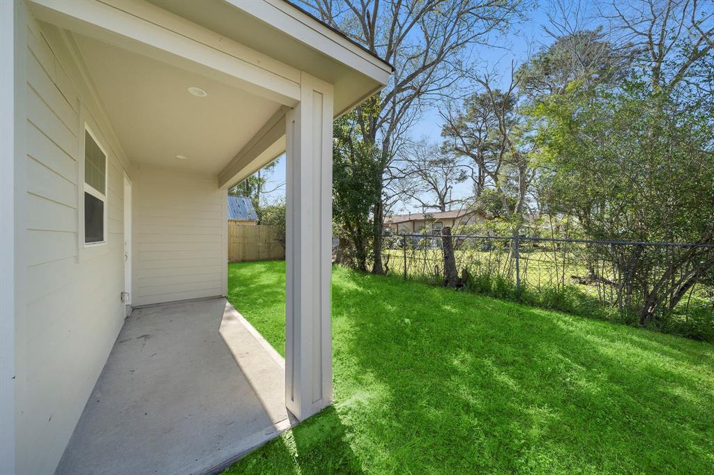 305 E Humble Street, Baytown, Texas image 32