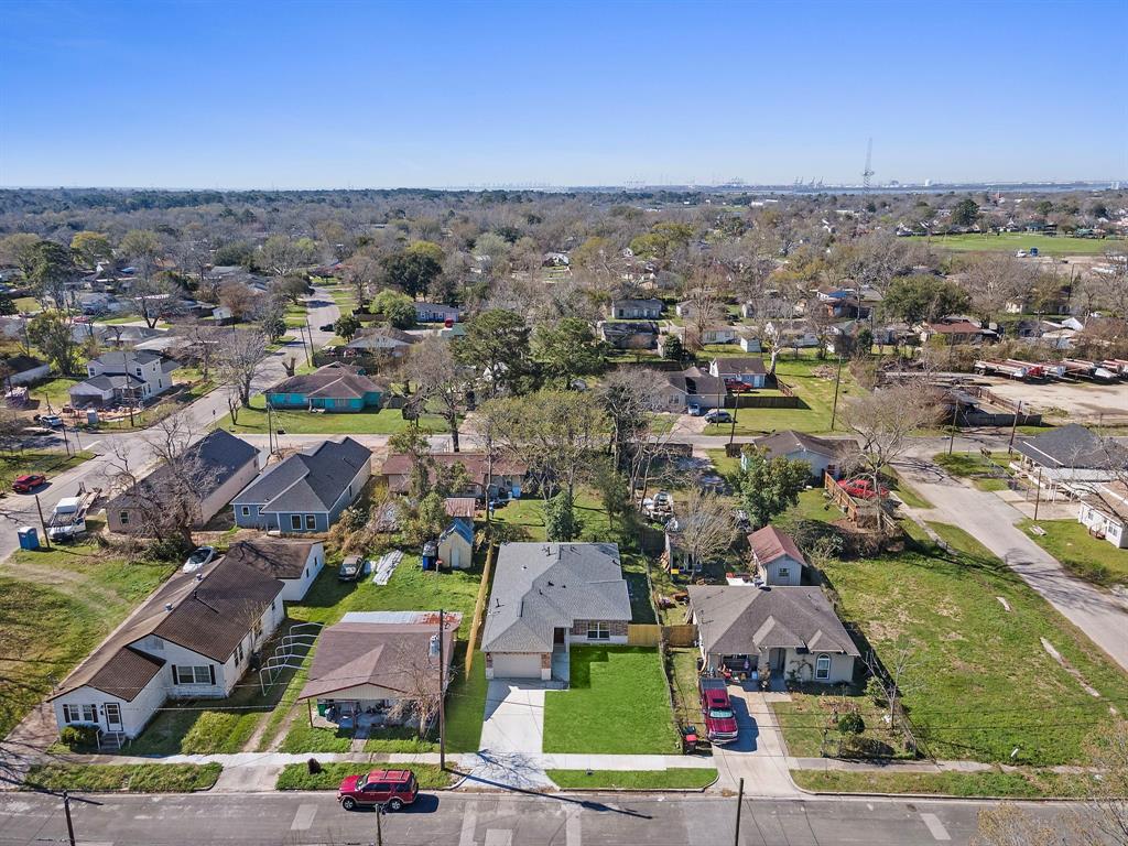 305 E Humble Street, Baytown, Texas image 33