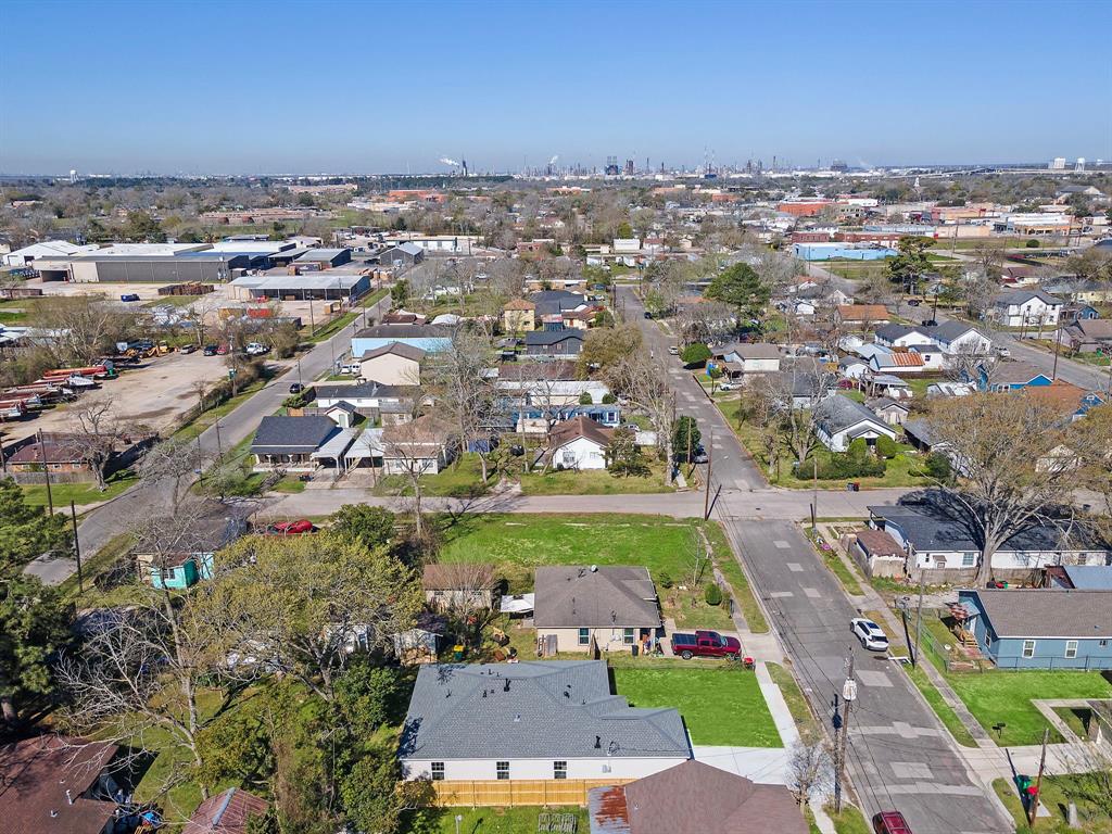 305 E Humble Street, Baytown, Texas image 36