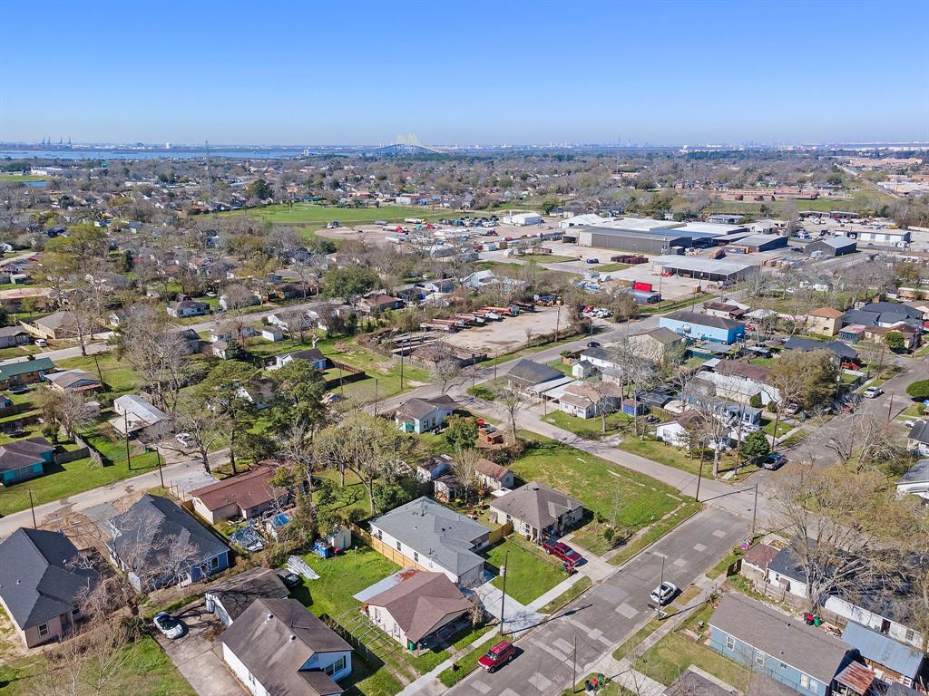 305 E Humble Street, Baytown, Texas image 37