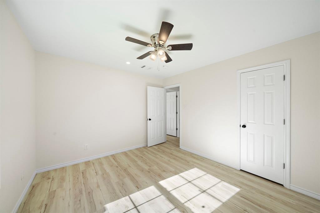 305 E Humble Street, Baytown, Texas image 18