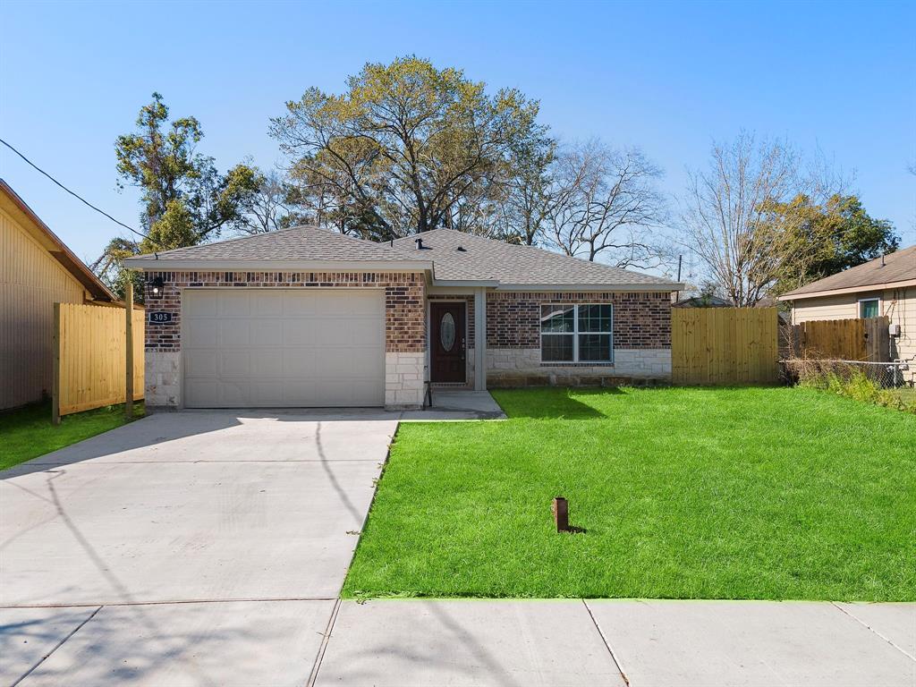 305 E Humble Street, Baytown, Texas image 4
