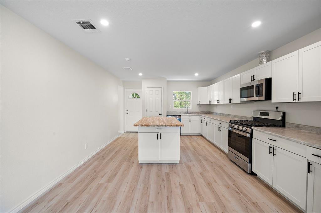 305 E Humble Street, Baytown, Texas image 12