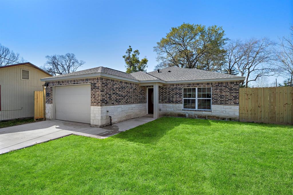 305 E Humble Street, Baytown, Texas image 6