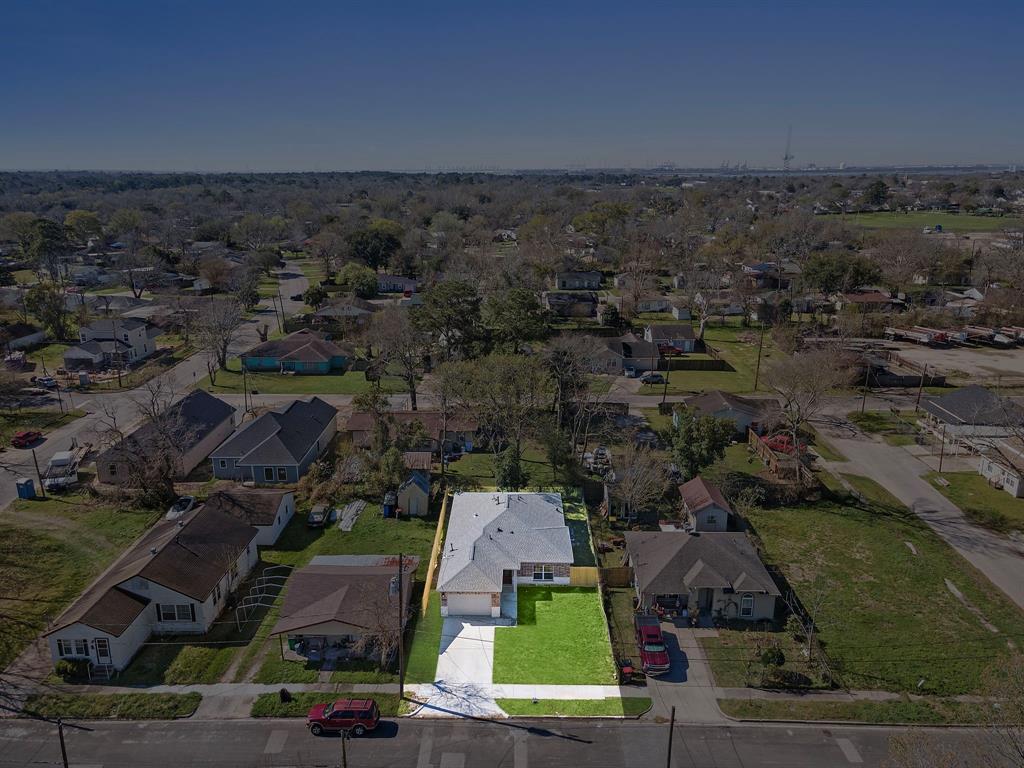 305 E Humble Street, Baytown, Texas image 34