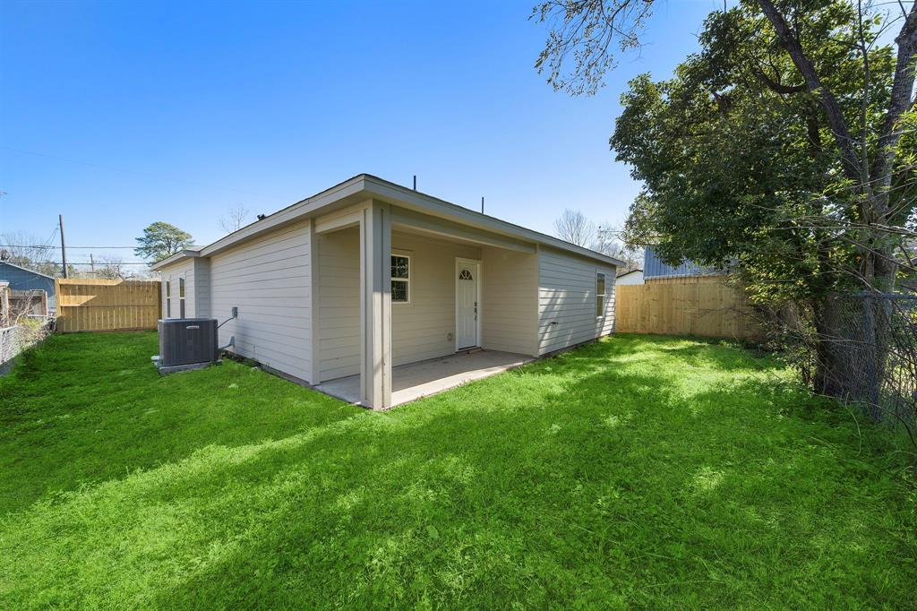 305 E Humble Street, Baytown, Texas image 29