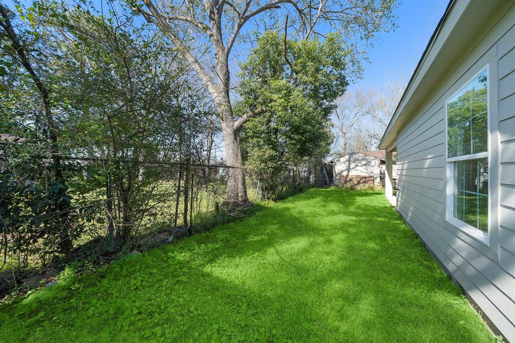 305 E Humble Street, Baytown, Texas image 31