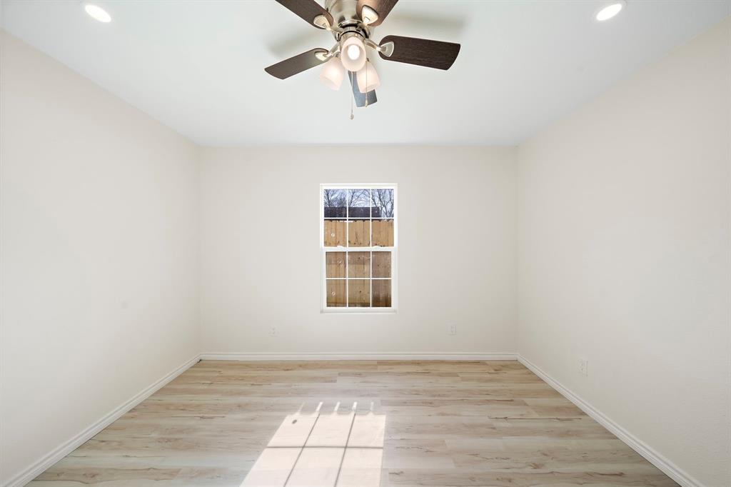 305 E Humble Street, Baytown, Texas image 17