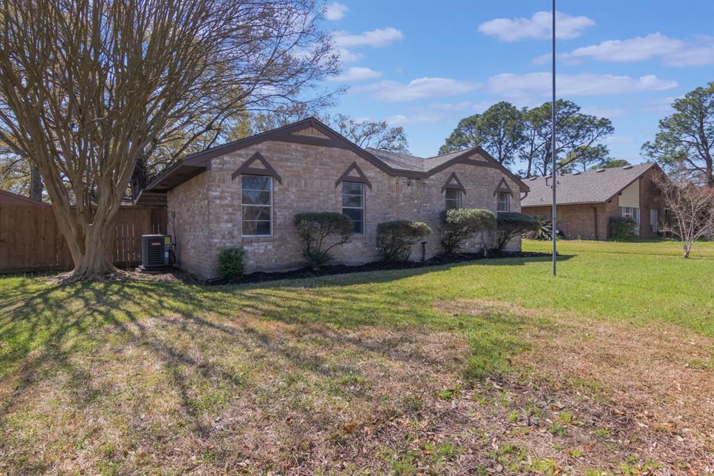 10406 Carlow Lane, La Porte, Texas image 3