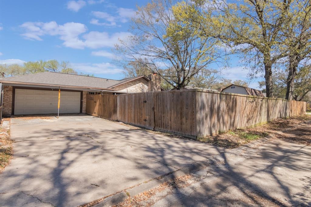 10406 Carlow Lane, La Porte, Texas image 25