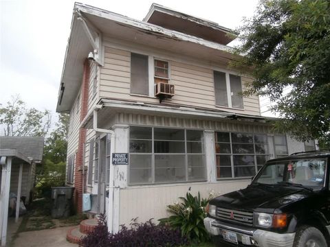 Photo of 428 Augusta Avenue, Port Arthur, TX 77640 (MLS # 15795348) Photo of 428 Augusta Avenue, Port Arthur, TX 77640 (MLS # 15795348)
