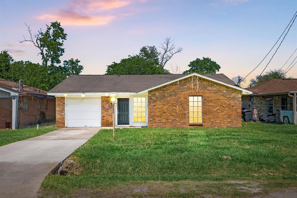 406 Cypress Avenue, Crosby, Texas image 1